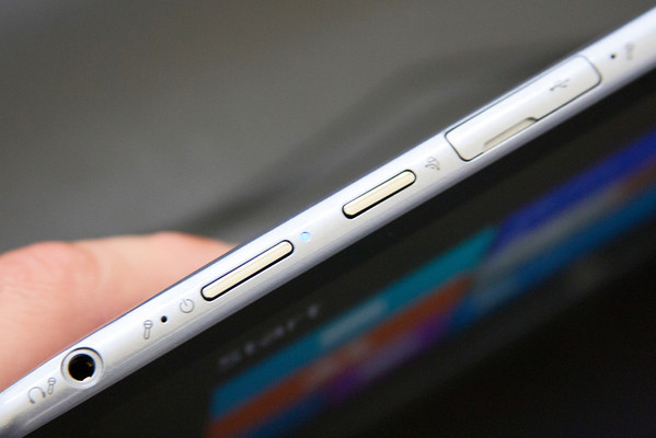 The side view of the ATIV; power button, the something another button, headphone jack and USB port. (Click for full size)